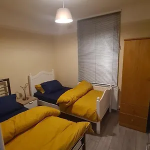 https://entire-2-bedroom-home-flat-in-london-central-line.brighton-hotels-england.com